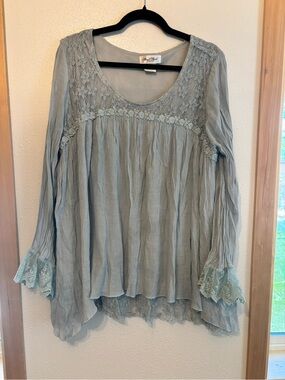 Angel Heart Boutique Sage Lace-Detail Peasant Tunic 2XL 
0071S